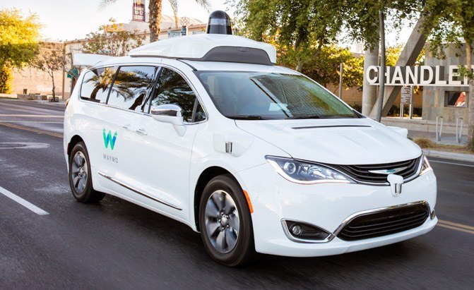 „Google“ savaeigis minivenas „Waymo“ pateko į avariją